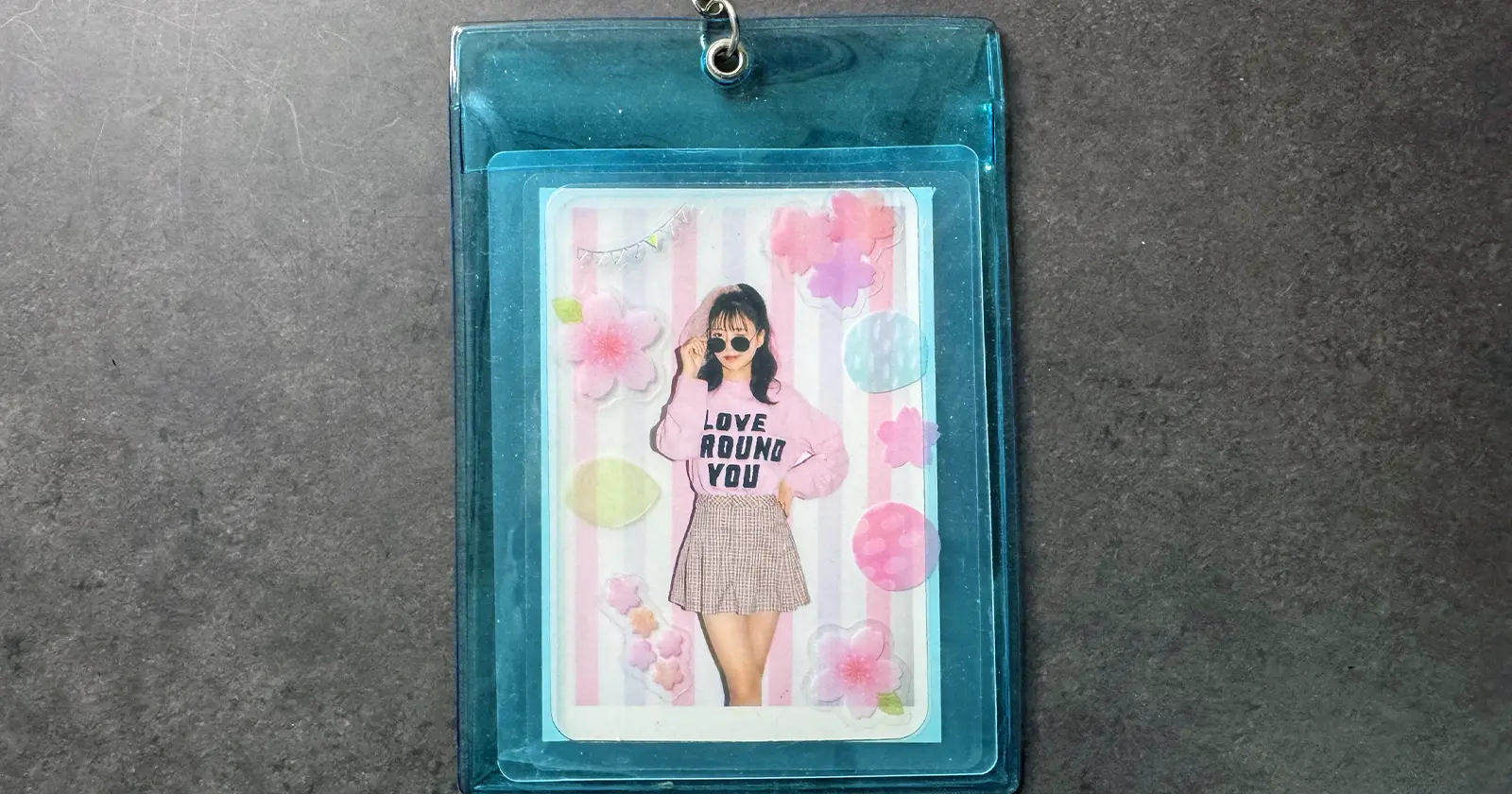 ダイソーのカードホルダー（CardHolder）にコンビニの写真プリントを入れる