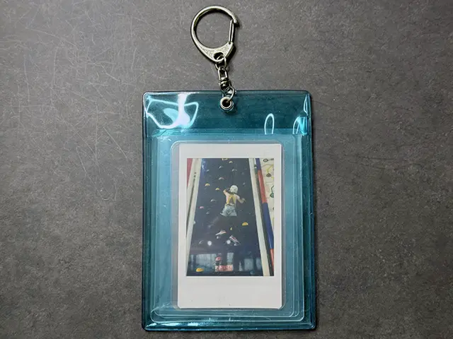 ダイソーのカードホルダー(CardHolder)にチェキフィルムを入れる