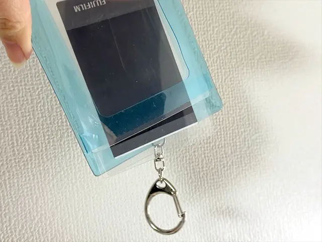 ダイソーのカードホルダー(CardHolder)にチェキフィルムを入れる