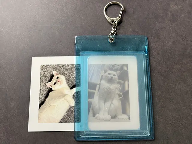 ダイソーのカードホルダー(CardHolder)にコンビニの写真プリントを入れる