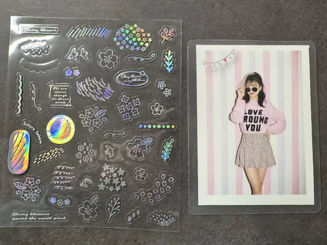 ダイソーのカードホルダー(CardHolder)にコンビニの写真プリントを入れる